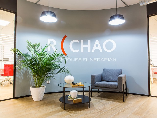 R.CHAO. Instalación mobiliario de oficina en Pedreguer