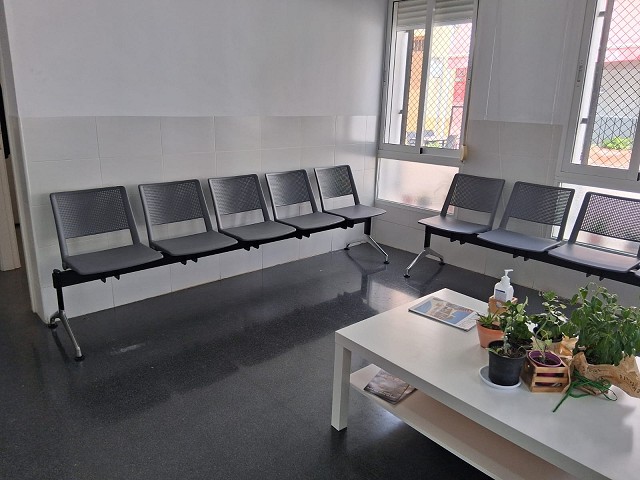 BANCADAS SALA DE ESPERA CENTRO DE SALUD LA XARA