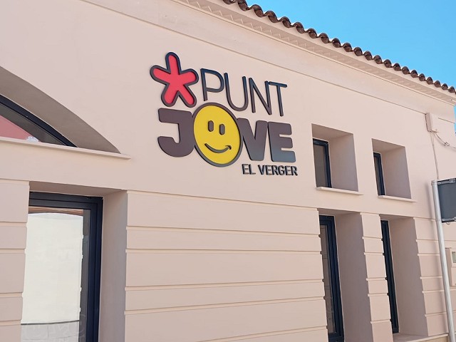 PROYECTO MOBILIARIO JUVENIL EN EL VERGER- ALICANTE